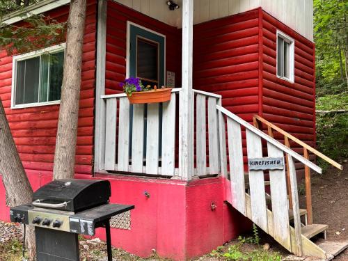 A szálláshely kívülről, Lakefront Hideaway Resort 10 Total cabins-Lake View, Private Beach in Moore Falls