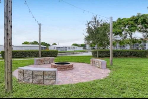 CozyApartment near Sawgrass Mall in Tamarac, USA