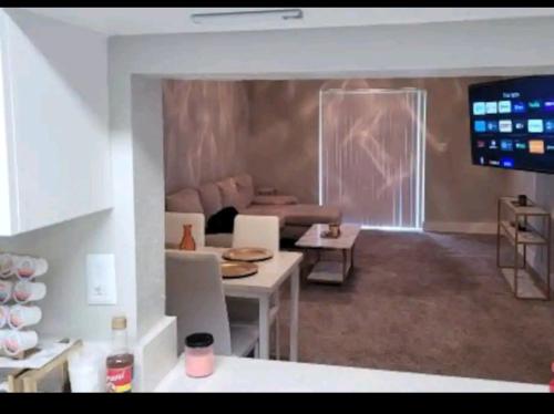 CozyApartment near Sawgrass Mall in Tamarac, USA