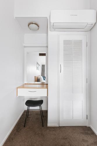 Cobblestone Court Motel - Wenzel Motels