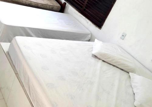 1 queen bed, 2 twin beds