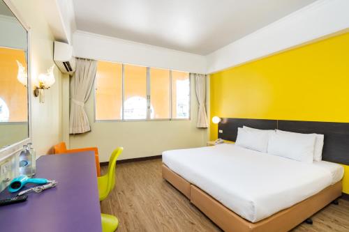room detail thumbnail 1