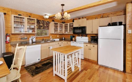 Cozy Bear Camp in Sevierville, USA