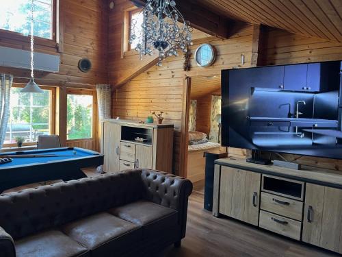 Luxury Holiday Home with Private Lake in นานทาลี