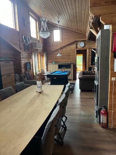 Luxury Holiday Home with Private Lake in นานทาลี