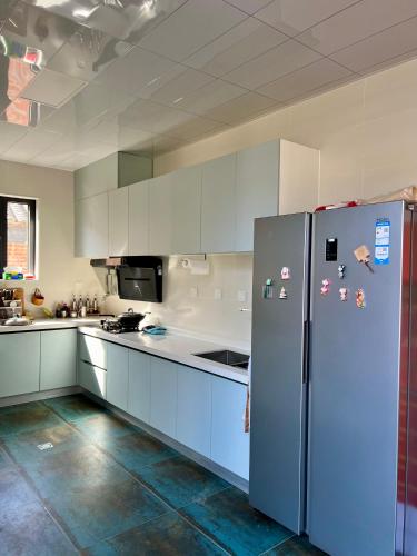 Kitchen, Gubeikou Great Wall Yunyeshu Boutique Guesthouse in Beijing Wtown