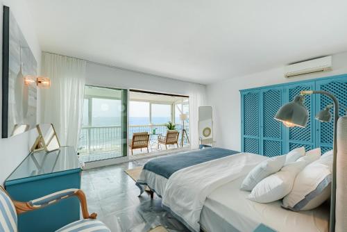 Villa Calmamar Cabopino Beachfront in Marbella in Marbella