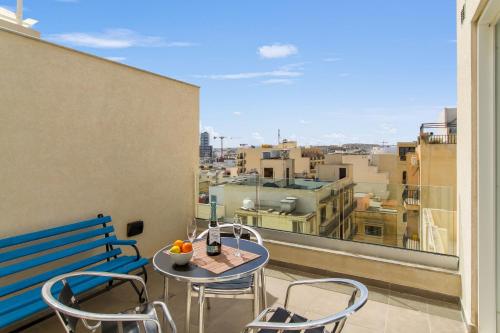 A Sunny Penthouse Modern 2 bdr - Sliema - Happy Rentals