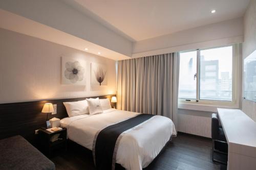 Double Room image 3