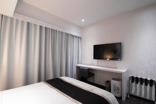 Double Room image 6