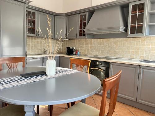 Comfort Three-Bedroom Apartment (Rudninku St. 12) image 10
