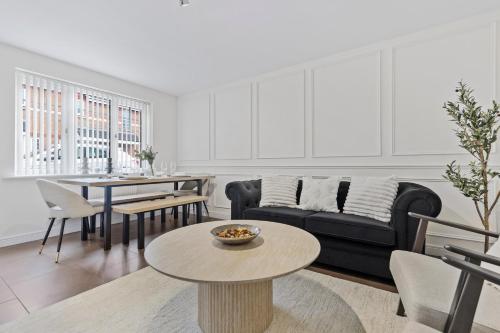 Inicio Stays - NEW! Stunning Home - Free Parking - Sleeps 8 - Near M6, Birmingham (photo 4)