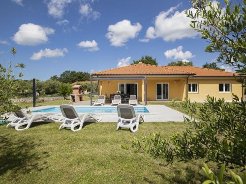 Attractive Villa in Sorici with Swimming Pool