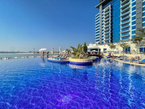Oceana Resort Luxury Sky Villa with Panoramic Views, Super Size Terrace, Jacuzzi and Bar - by Exclusive Holiday Homes, Dubái (foto 9)