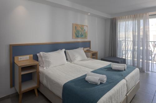 Standard Room with Pool View image 10