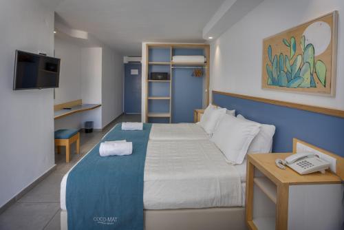 Standard Room with Pool View image 8