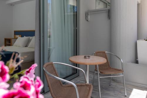 Standard Room with Pool View image 3