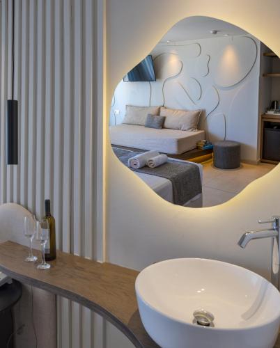 Junior Suite with Sea View image 2