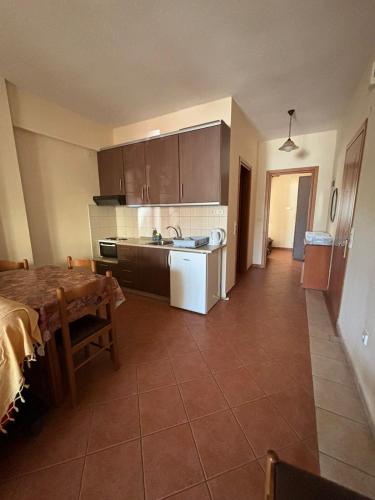 One-Bedroom Apartment image 1