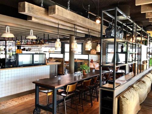 Restoran, Ervaar 'Fryske Weelde' op vijf sterren vakantiepark de Kuilart in Koudum