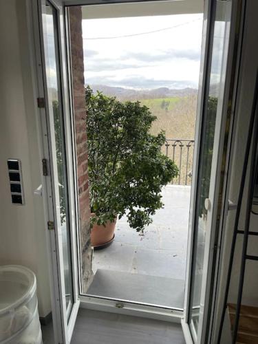 Balcony/terrace, Traumhafter Blick mit Wohnung in Lindenfels