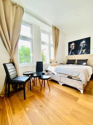 Elegant 2BR Apartment with Balcony Near Millennium City in Wien, Österreich