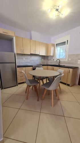 מטבח, Eretria Apartments FM14 in יובואה
