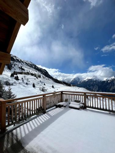 Nouveau chalet d'architecte Le Lauzaret sauna et jacuzzi Villard-Reculas in Villard Reculas
