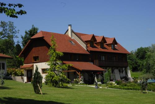 La Grange de mon Père (La Grange de mon Pere) in Saint-Paul (Rhone-Alpes)