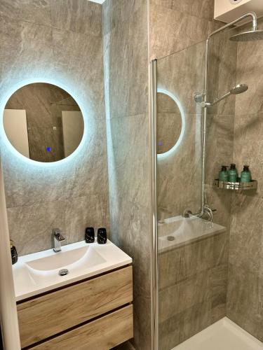 Urbanstay Suites - Jacqmain Downtown Suite