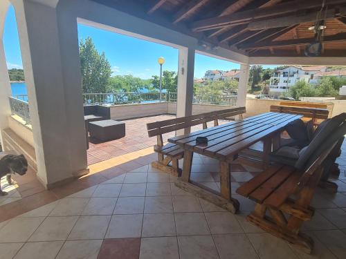 Apartment Zaglav 1 - first sea row Apartment Zaglav 1 - first sea row