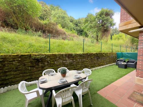 Apartment with Garden View