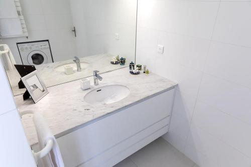 Orange Vendome - Bright 1-Bed Apt Near the Louvre - image 4