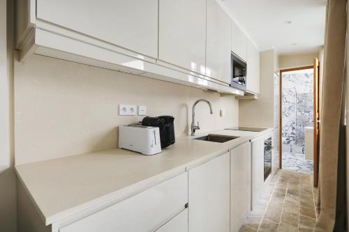 Pick A Flat's Apartment in Monrmartre - Rue Lepic