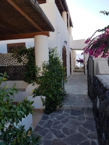 2 bedrooms, 6 beds