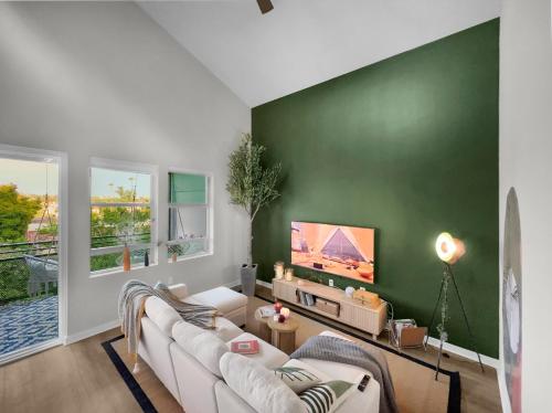 Elegant Family Townhome in Central Mid-Wilshire