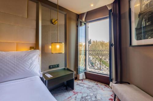 TURIM Boulevard Hotel - image 2