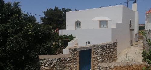 Evgenia's Traditional House gîte à louer Kámbos