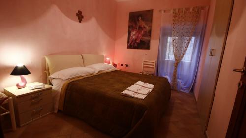 1 queen bed, 2 twin beds