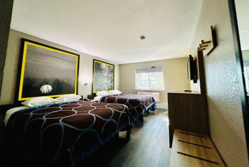 Queen Room with Two Queen Beds - Non-Smoking