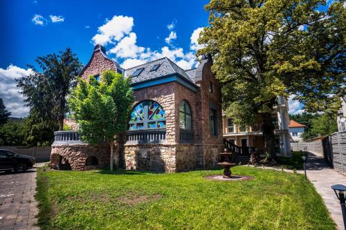 Vöröskő Villa- TITKÁRI szauna és jakkuzi használattal (Vorosko Villa- TITKARI szauna es jakkuzi hasznalattal) in バラトナルマディ