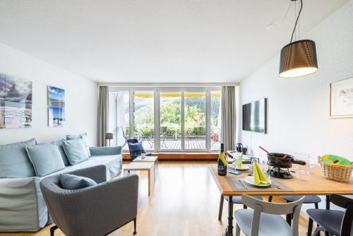 Apartment with Mountain View