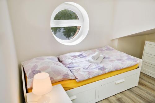 1 queen bed, 1 twin bed, 1 sofa bed