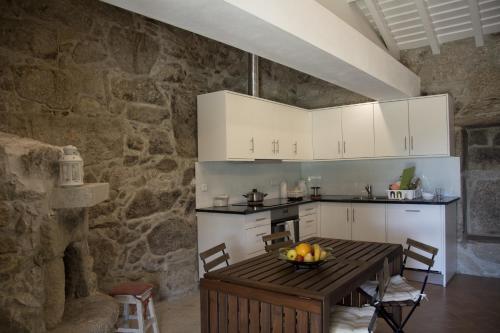 virtuve, Eido Da Portela - Casa De Campo in Santa Krusa do Lima