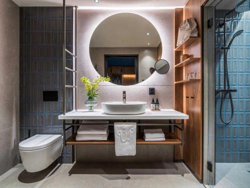 Executive Corner Suite