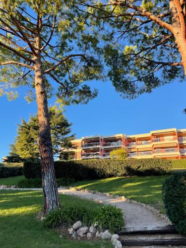 Exterior view, Superbe studio coin nuit Piscine et Tennis in Laval