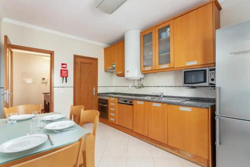 BLife RYA private rooms - Airport stay in Montenegro