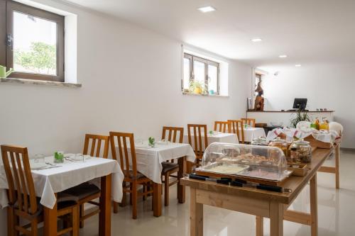 West Side Guesthouse - image 7