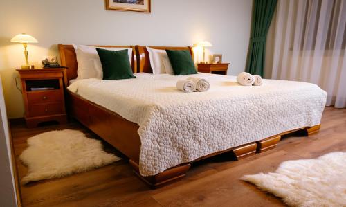 2 twin beds