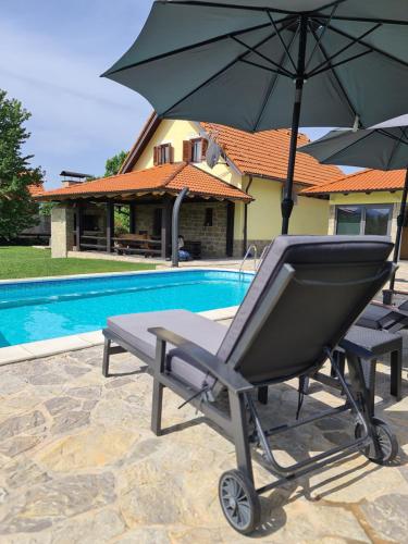 SPA HOLIDAY HOUSE REŽEK - Lovinac